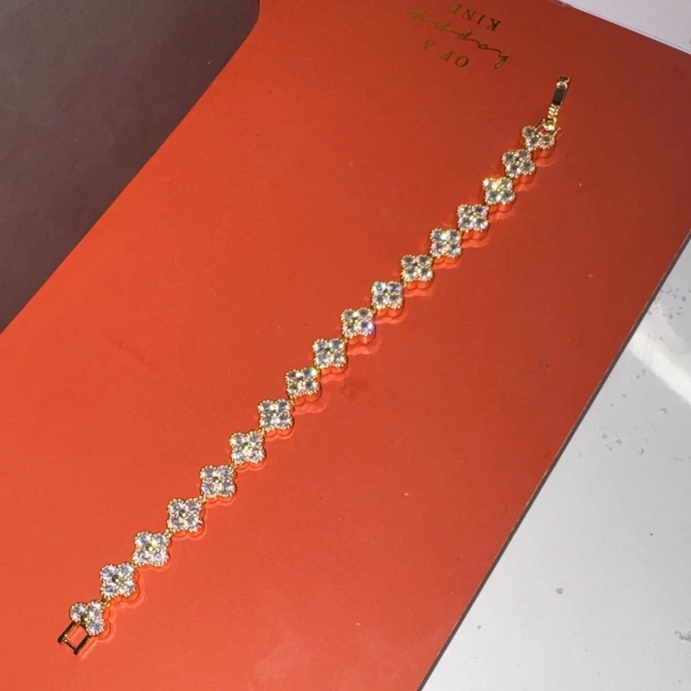 Elegant Gold and Silver Floral Bracelet - Picture 3 of 5